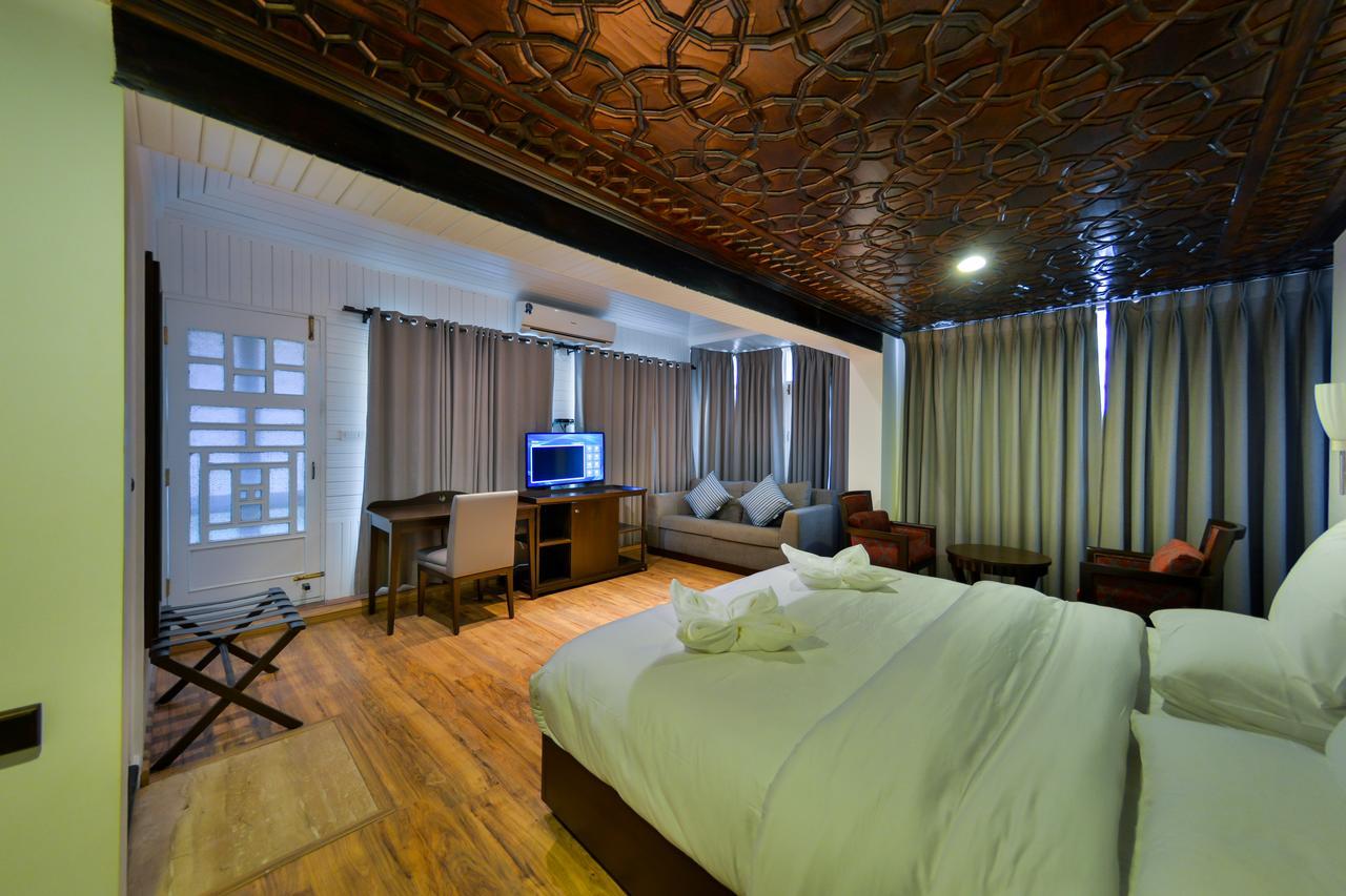 Hotel Metropolis Srīnagar Esterno foto