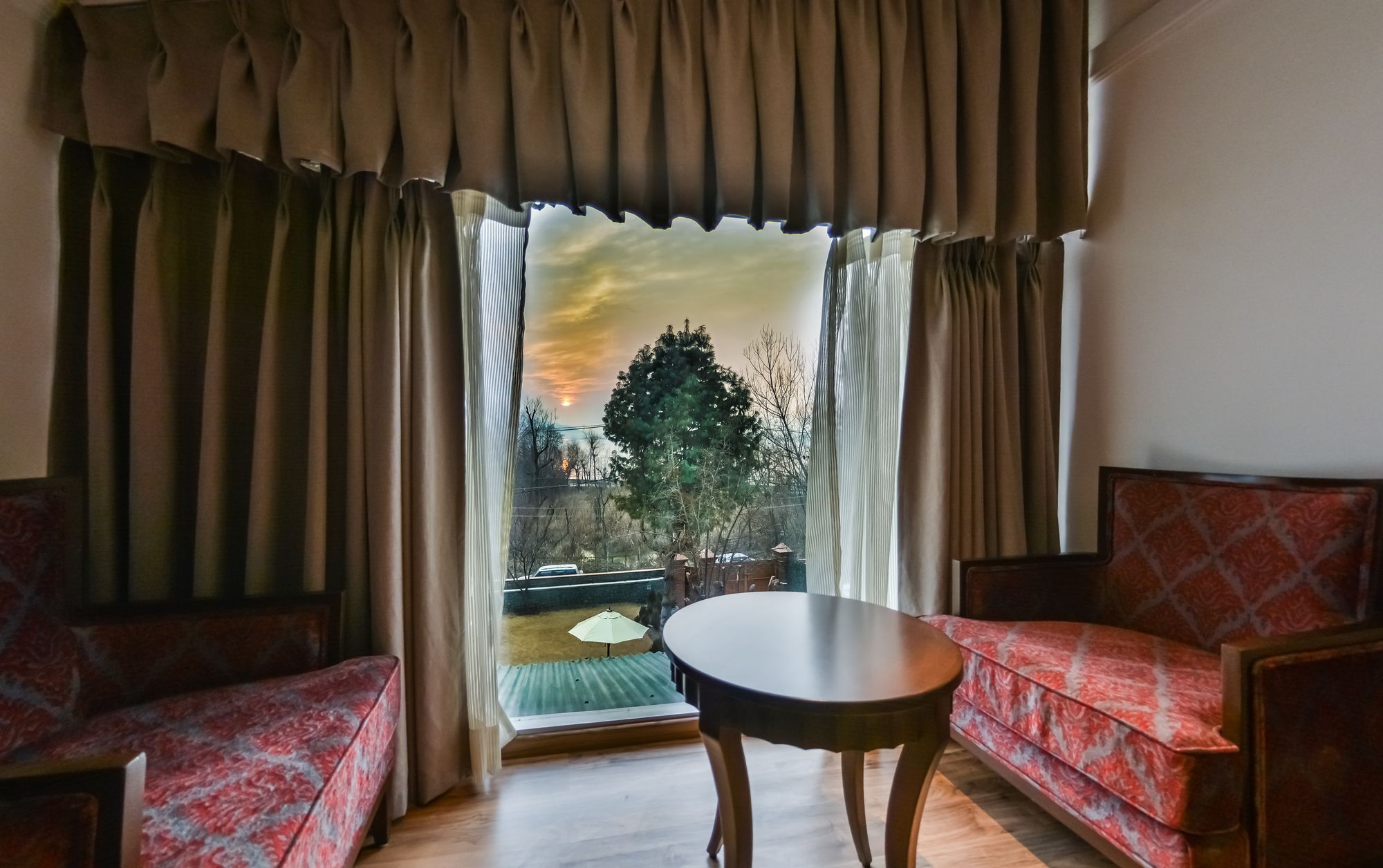 Hotel Metropolis Srīnagar Esterno foto